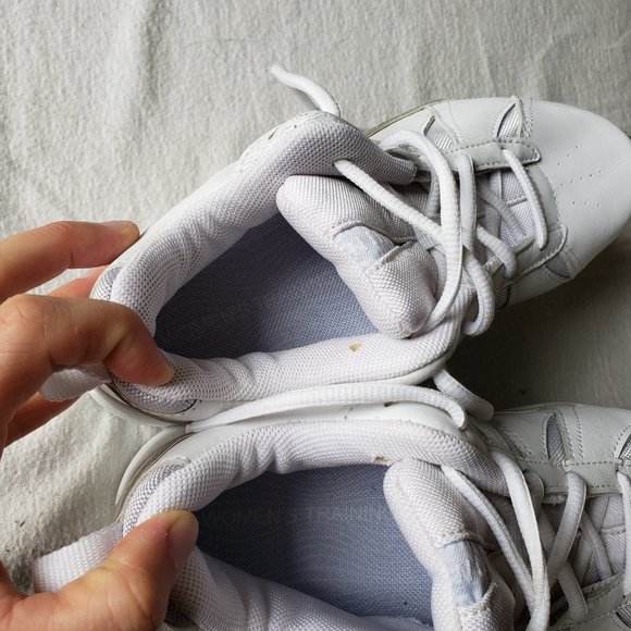 White Nike Air Sneakers. Size 7 - Picture 8 of 8